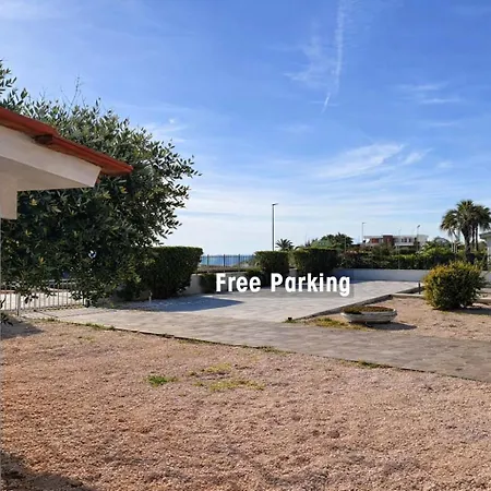 Edo House - Beachfront - Fronte Mare - - Private Parking דירה אנזיו