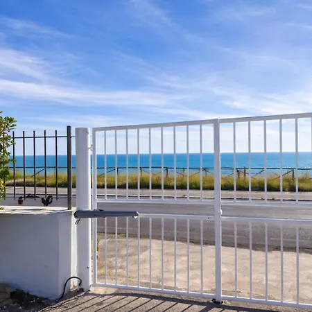 Edo House - Beachfront - Fronte Mare - - Private Parking דירה אנזיו