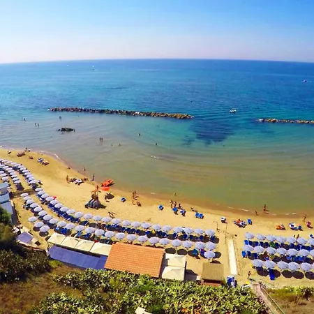 Edo House - Beachfront - Fronte Mare - - Private Parking אנזיו