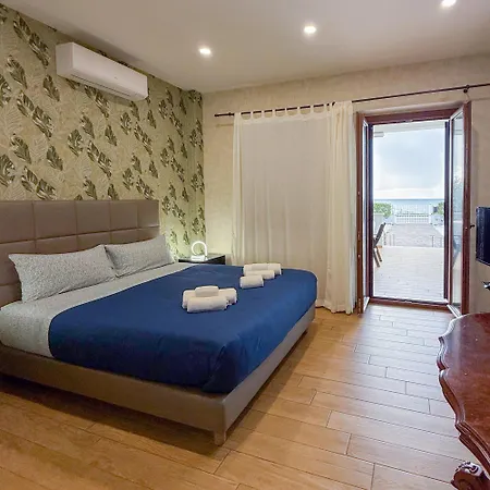 Edo House - Beachfront - Fronte Mare - - Private Parking Apartamento